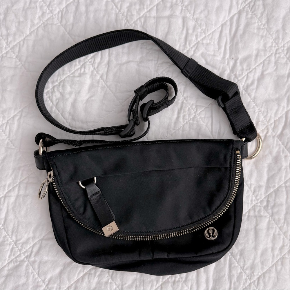 lululemon athletica Black Crossbody Bag - Picture 3 of 16